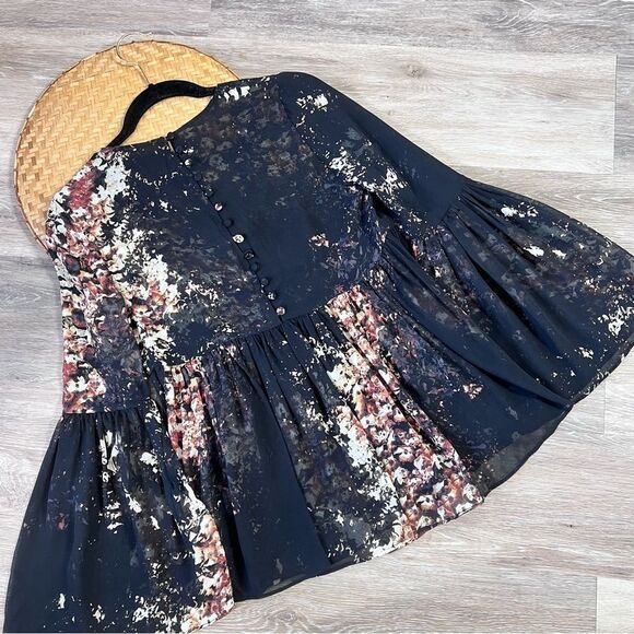 Intermix 100% silk art to wear witchy bell sleeve blouse button back - Picture 5 of 7